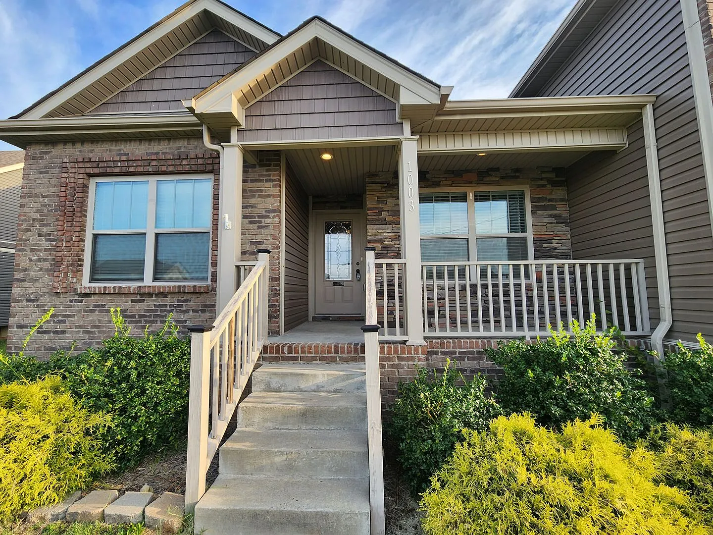 - 4 Bedrooms 2 Bathroom + Large Bonus Room — Photo 3