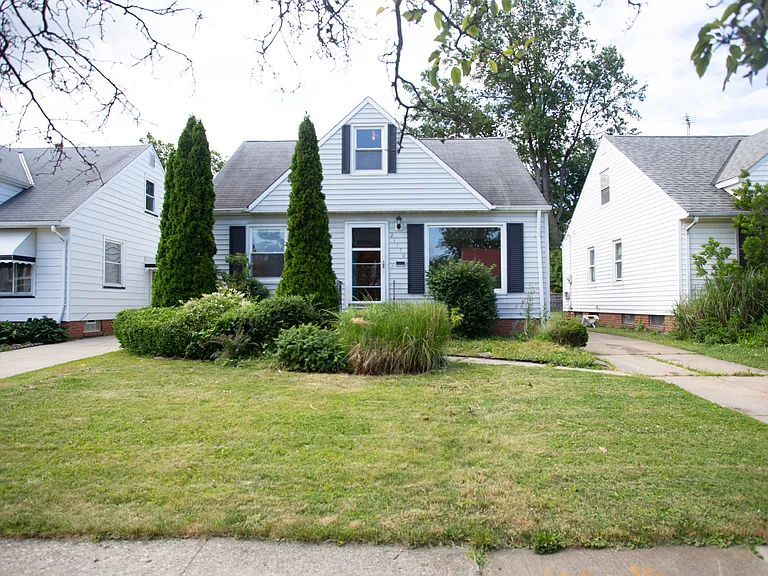 21170 Wilmore Ave — Photo 2