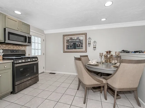 446 Westford St APT 1, Lowell, MA 01851