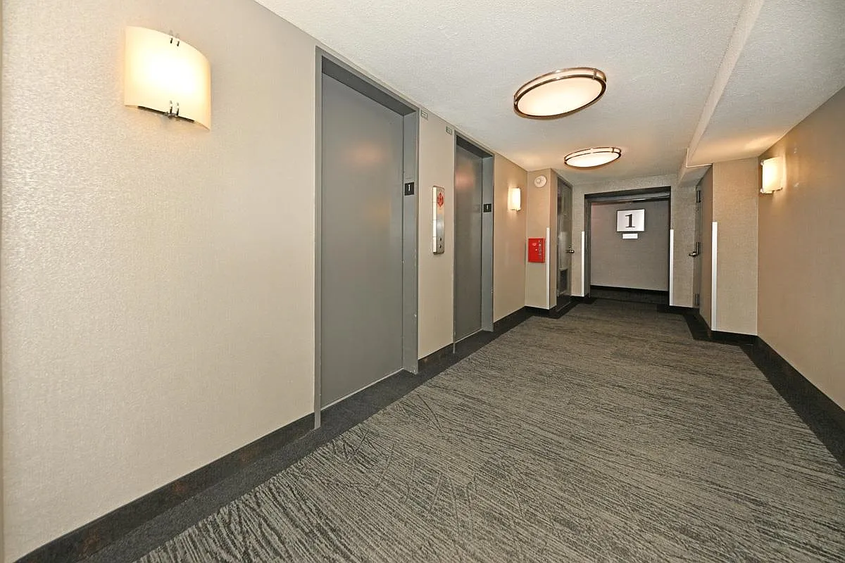 7004 Boulevard East — Photo 4