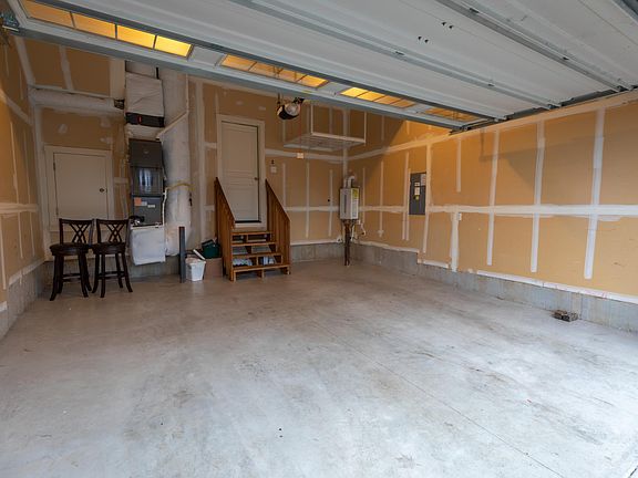 3rd image of 124 NE 76th St