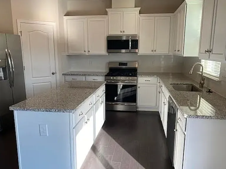 1048 Winnett Dr — Photo 1