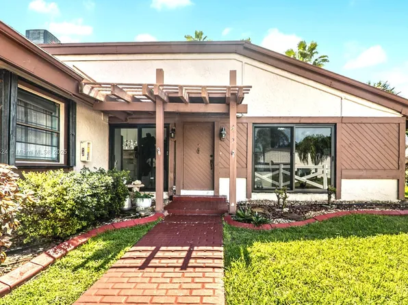 513 Leslie Dr, Hallandale, FL 33009