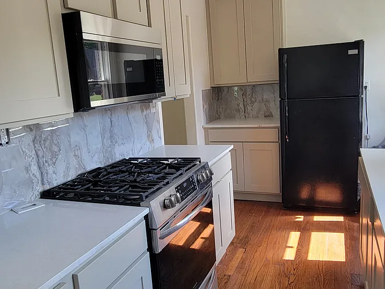 2409 NW 22nd St — Photo 9