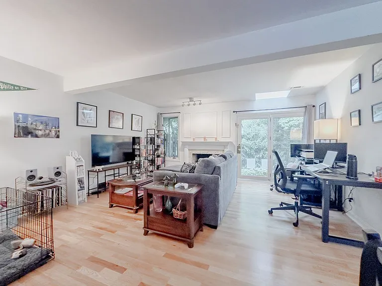 116 Montrose Ave #D — Photo 3