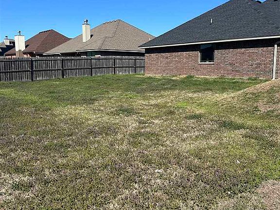4th image of 310 N Mountain Meadow Dr