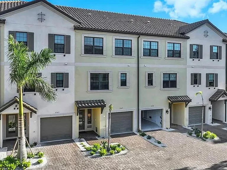 5569 Cannes Cir — Photo 2