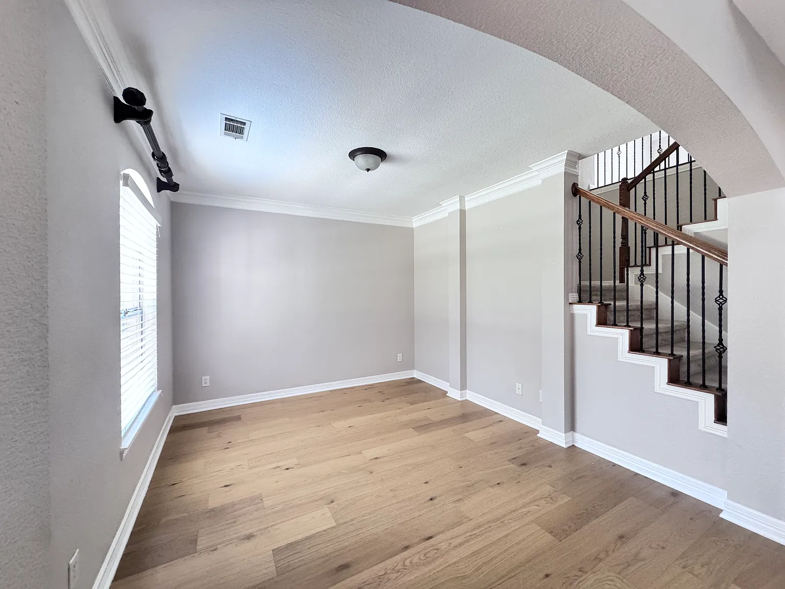 4 bed, 3.5 bath, 3505 sqft, $3,100 — Photo 2