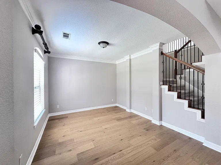 6504 Diamond Dr — Photo 2