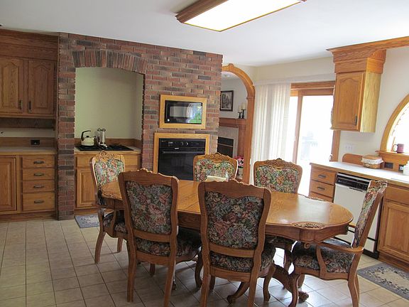 Large Eat-in Kitchen