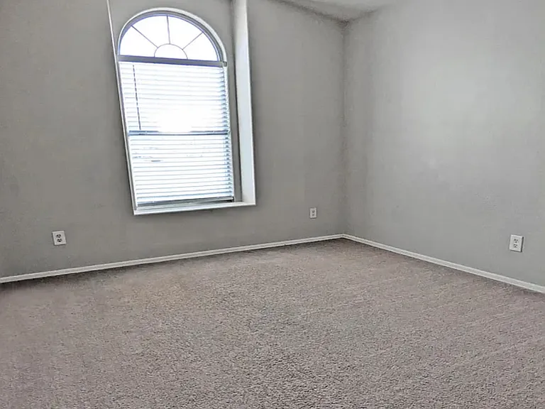 8917 W Lockland Ct — Photo 6