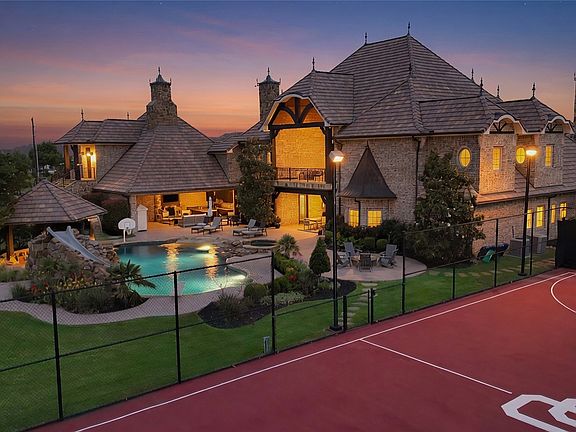 2nd image of 2601 Twelve Oaks Ln