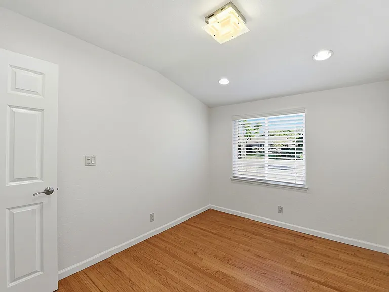 1559 Chambers Dr — Photo 28