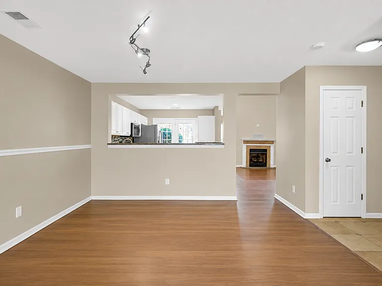 8772 Robinson Forest Dr — Photo 2