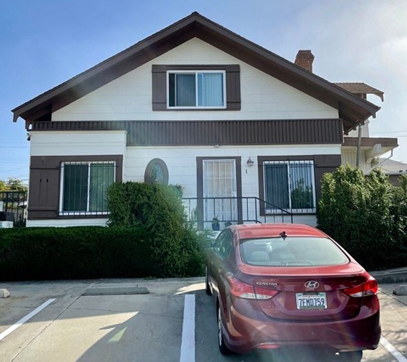 1st image of 3678 Crestwood Pl