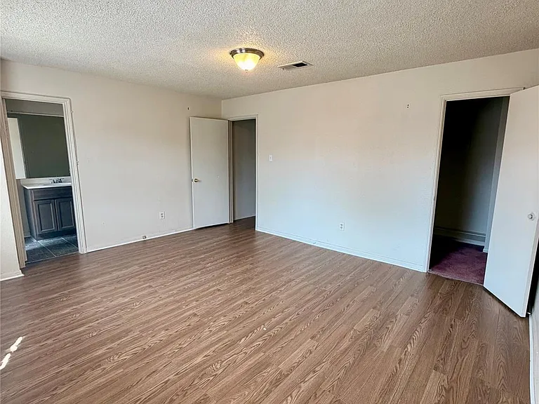 7700 Creekbend Dr #1 — Photo 14