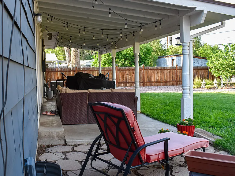 513 Rose Dr — Photo 6