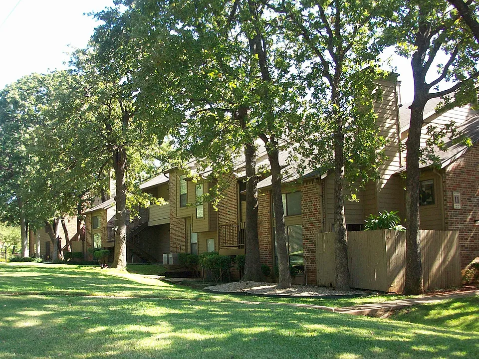 Woodlake Apartments
