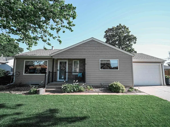 109 Ringland Rd, Hastings, NE 68901