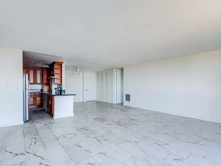 6542 Ocean Crest Dr #C204 — Photo 8