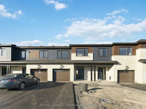955 Locomotion Ln, Ottawa, ON K2V 0V4