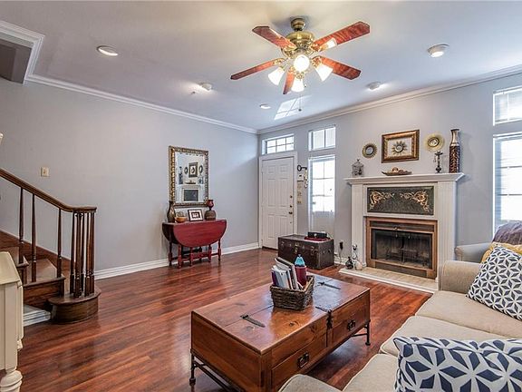2nd image of 5822 Gaston Ave #819