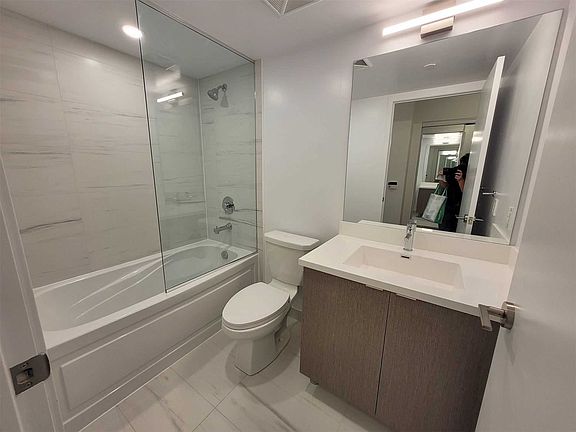 4th image of 219 Dundas St E #1005