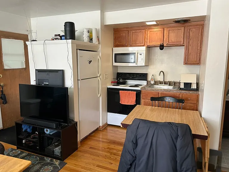 509 Midvale Ave — Photo 7