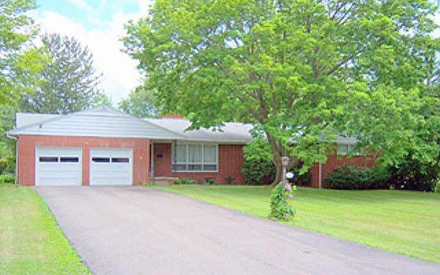 1st image of 185 Lynn Dr