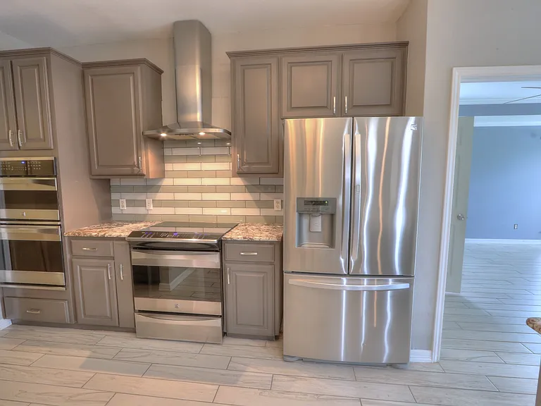 7714 Odessa Dr — Photo 7