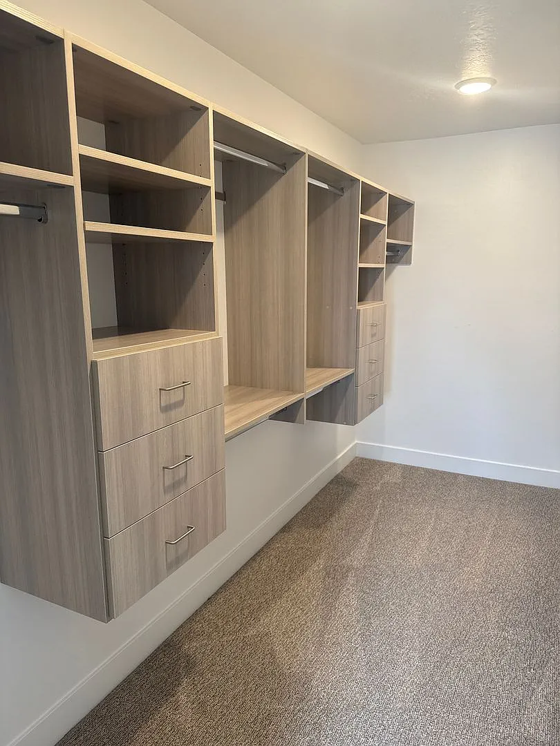 Half off first months rent - Beautiful town home for rent. — Photo 3