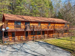 258 Palmer Rd, Gatlinburg, TN 37738