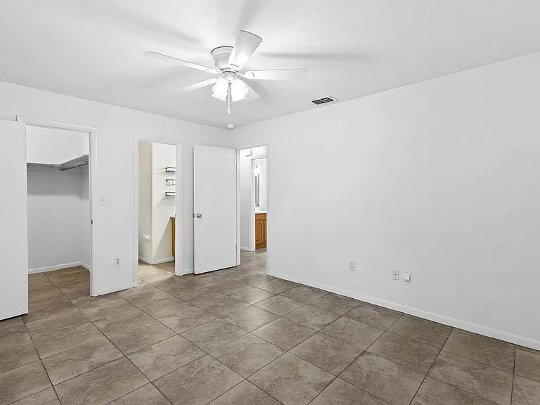 2620 NW 48th Pl — Photo 11