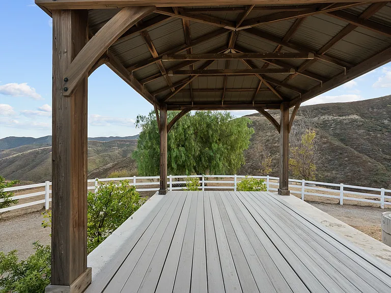 35401 Ridge Route Rd — Photo 32