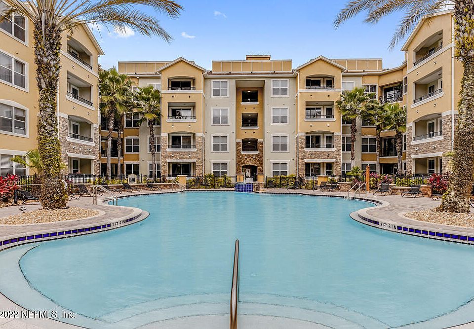 1st image of 8539 GATE Parkway #9428