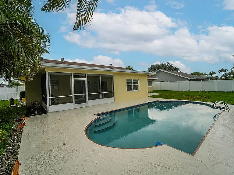 433 SW 27th Ave — Photo 14