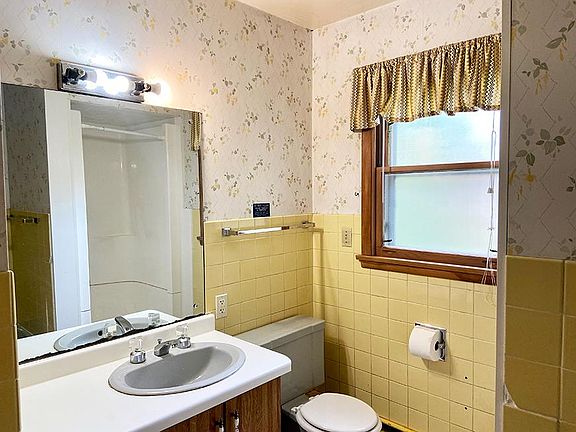 3rd image of 360 Washington St #1