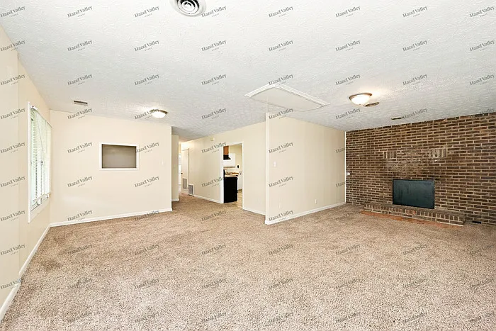 3 bed, 1.0 bath, 1175 sqft, $1,450 — Photo 4