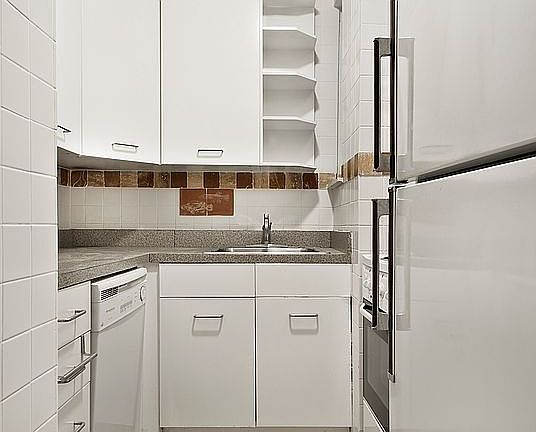 3rd image of 425 W 24th St APT 4E
