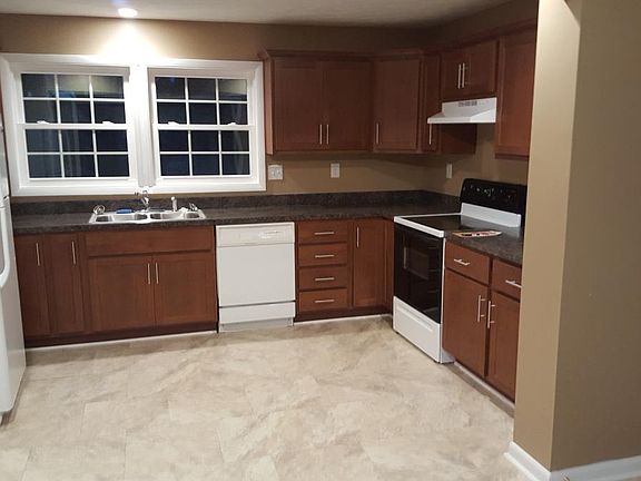 3rd image of 2467 Thornberry Ct