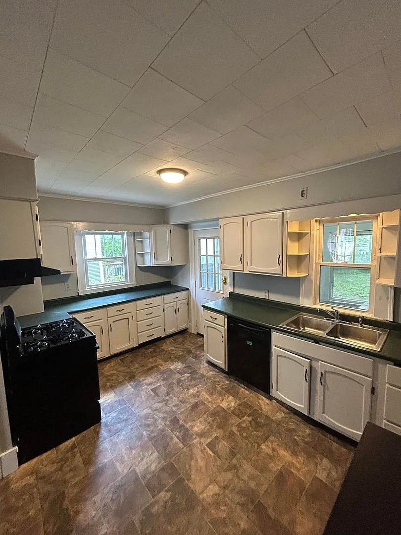 43 Isham St, Burlington, VT | 5 Bedroom + Office House Near UVM | June 2027 — Photo 2