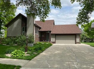 1514 N Jackson St, Aberdeen, SD 57401