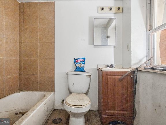 5th image of 2741 Beryl Ave