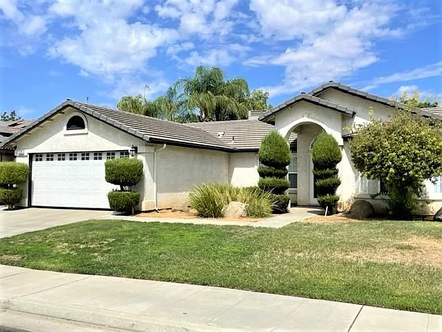 2695 Maple St photo 1