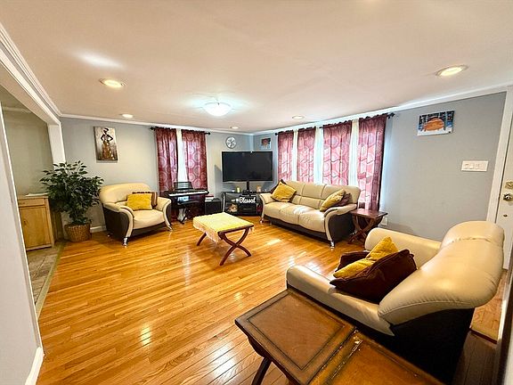 2nd image of 12 Carron Ln