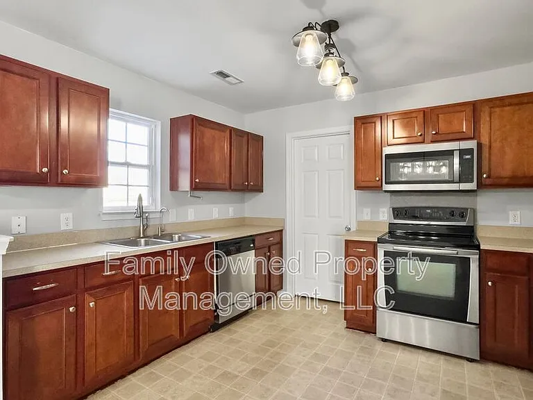 100 Salem Creek Dr — Photo 13