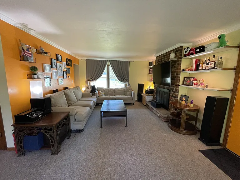 1708 Howlett Ln — Photo 8