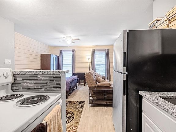 5th image of 9009 Sawtooth Ln APT C