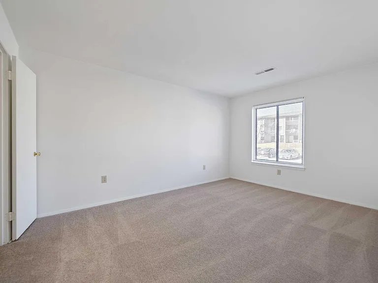 Foxridge Apartment Homes — Photo 130