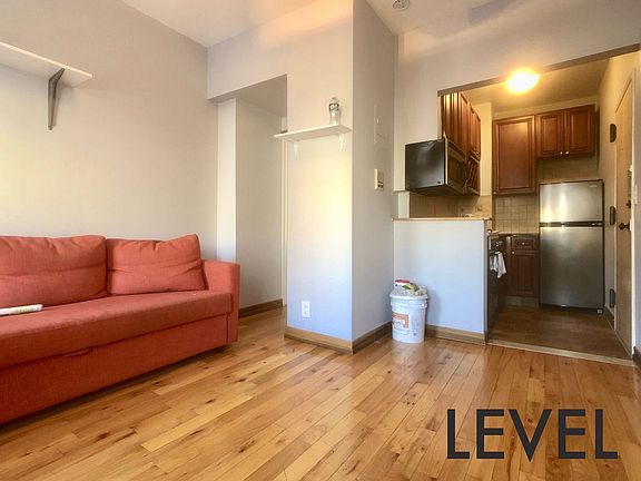 3rd image of 81 Waverly Ave #2